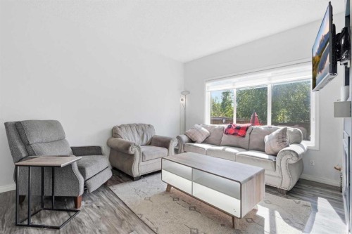 17 Mahogany Terrace Se, Calgary, AB - Indoor Photo Showing Living Room