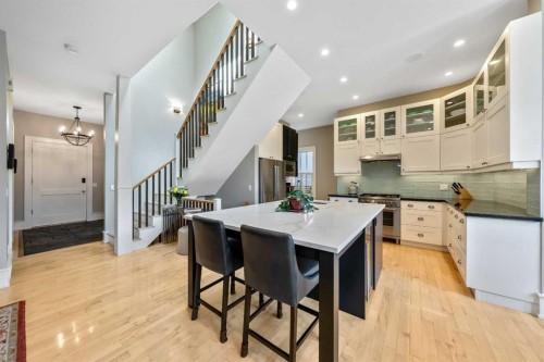 2333 Westmount Road Nw, Calgary, AB - Indoor Photo Showing Other Room