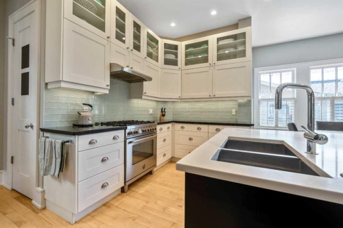 2333 Westmount Road Nw, Calgary, AB - Indoor Photo Showing Kitchen With Double Sink With Upgraded Kitchen