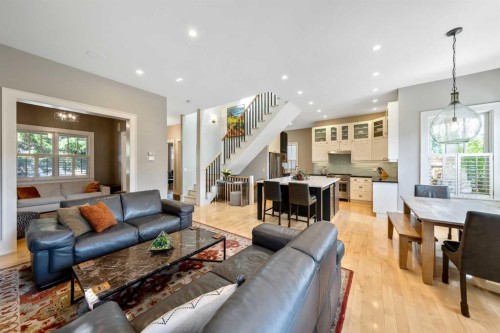 2333 Westmount Road Nw, Calgary, AB - Indoor Photo Showing Living Room
