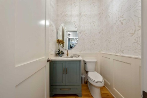 2333 Westmount Road Nw, Calgary, AB - Indoor Photo Showing Bathroom