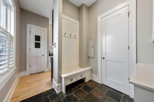 2333 Westmount Road Nw, Calgary, AB - Indoor Photo Showing Other Room
