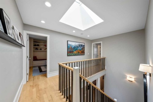 2333 Westmount Road Nw, Calgary, AB - Indoor Photo Showing Other Room