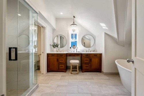 2333 Westmount Road Nw, Calgary, AB - Indoor Photo Showing Bathroom