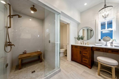 2333 Westmount Road Nw, Calgary, AB - Indoor Photo Showing Bathroom