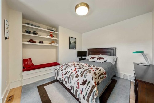 2333 Westmount Road Nw, Calgary, AB - Indoor Photo Showing Bedroom