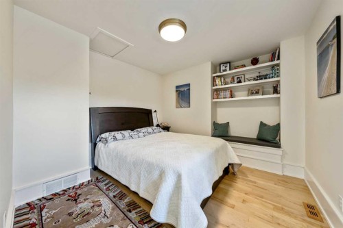 2333 Westmount Road Nw, Calgary, AB - Indoor Photo Showing Bedroom