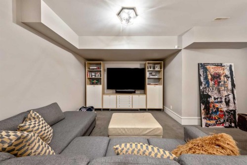 2333 Westmount Road Nw, Calgary, AB - Indoor