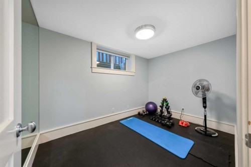 2333 Westmount Road Nw, Calgary, AB - Indoor Photo Showing Other Room