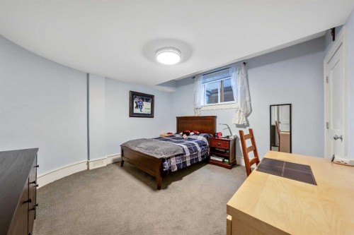 2333 Westmount Road Nw, Calgary, AB - Indoor Photo Showing Bedroom