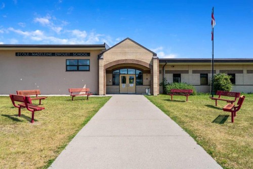 2333 Westmount Road Nw, Calgary, AB - Outdoor