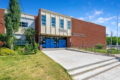 2333 Westmount Road Nw, Calgary, AB - Outdoor
