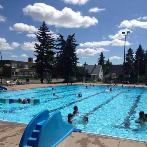2333 Westmount Road Nw, Calgary, AB - Outdoor With In Ground Pool