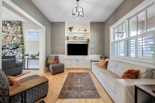 2333 Westmount Road Nw, Calgary, AB - Indoor Photo Showing Other Room