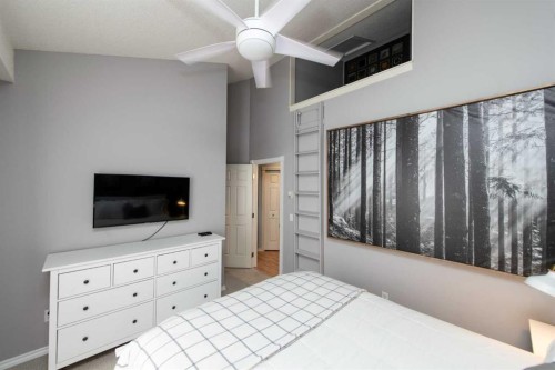 235-112 14 Avenue Se, Calgary, AB - Indoor Photo Showing Bedroom