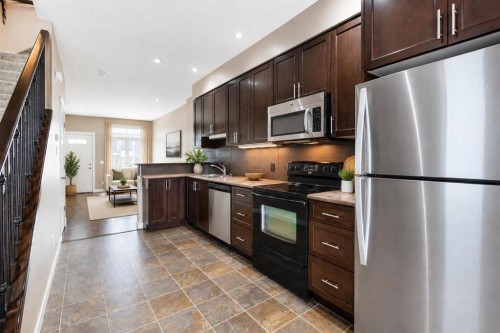 4510 73 Street Nw, Calgary, AB - Indoor Photo Showing Kitchen