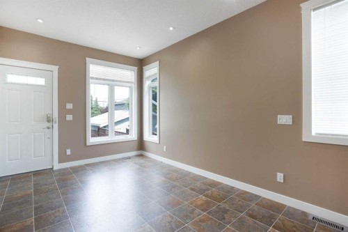4510 73 Street Nw, Calgary, AB - Indoor Photo Showing Other Room