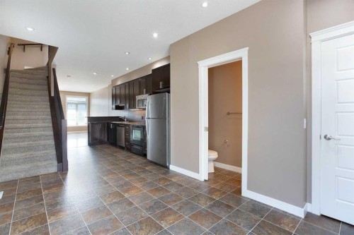 4510 73 Street Nw, Calgary, AB - Indoor Photo Showing Kitchen