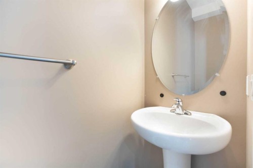 4510 73 Street Nw, Calgary, AB - Indoor Photo Showing Bathroom
