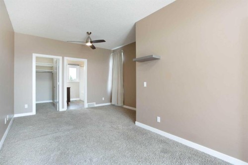 4510 73 Street Nw, Calgary, AB - Indoor Photo Showing Other Room