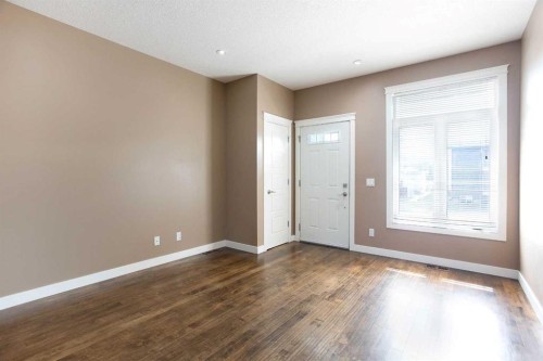 4510 73 Street Nw, Calgary, AB - Indoor Photo Showing Other Room