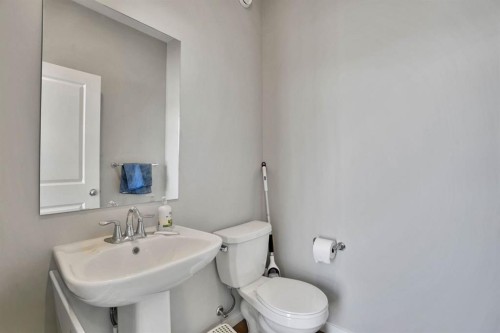 152 Belmont Way Sw, Calgary, AB - Indoor Photo Showing Bathroom