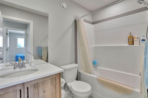 152 Belmont Way Sw, Calgary, AB - Indoor Photo Showing Bathroom