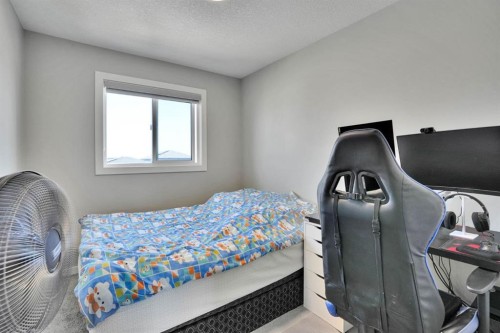 152 Belmont Way Sw, Calgary, AB - Indoor Photo Showing Bedroom