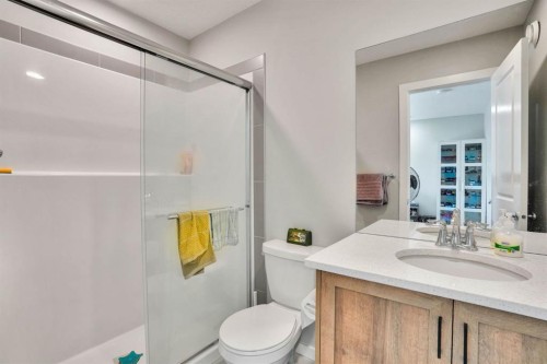 152 Belmont Way Sw, Calgary, AB - Indoor Photo Showing Bathroom
