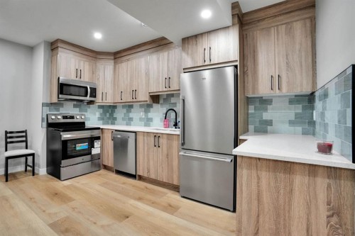 152 Belmont Way Sw, Calgary, AB - Indoor Photo Showing Kitchen