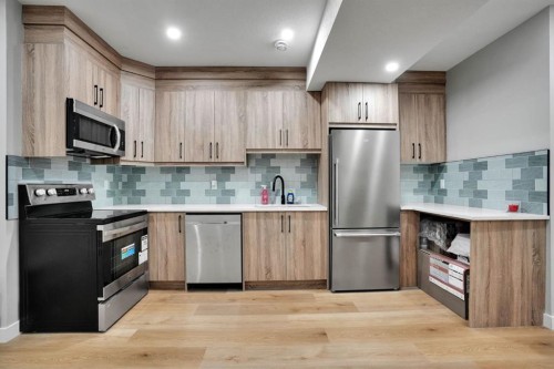 152 Belmont Way Sw, Calgary, AB - Indoor Photo Showing Kitchen
