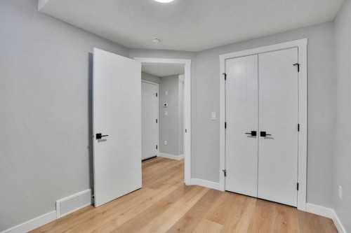 152 Belmont Way Sw, Calgary, AB - Indoor Photo Showing Other Room