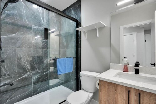 152 Belmont Way Sw, Calgary, AB - Indoor Photo Showing Bathroom