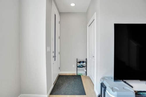 152 Belmont Way Sw, Calgary, AB - Indoor Photo Showing Other Room