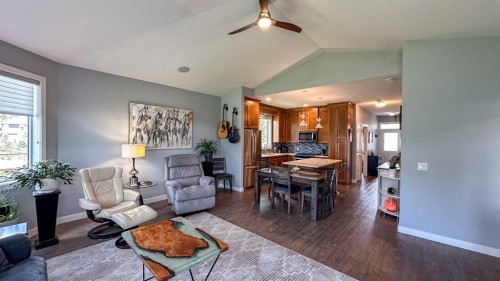 9-610 4 Avenue Sw, Sundre, AB - Indoor Photo Showing Living Room