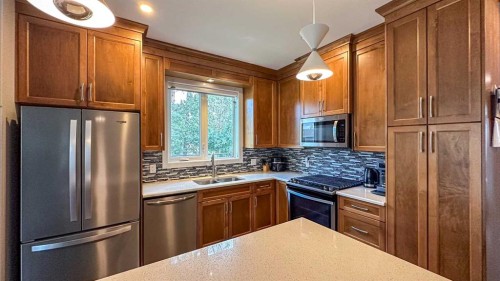 9-610 4 Avenue Sw, Sundre, AB - Indoor Photo Showing Kitchen With Double Sink