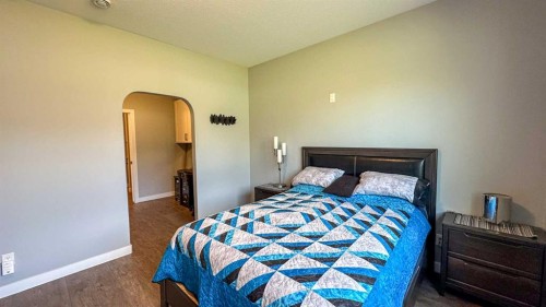 9-610 4 Avenue Sw, Sundre, AB - Indoor Photo Showing Bedroom
