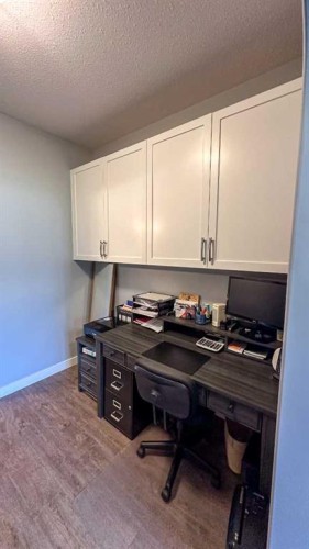 9-610 4 Avenue Sw, Sundre, AB - Indoor Photo Showing Office
