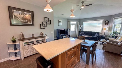 9-610 4 Avenue Sw, Sundre, AB - Indoor Photo Showing Living Room