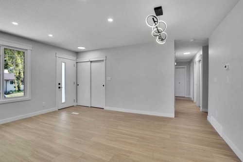 244 Huntridge Road Ne, Calgary, AB - Indoor Photo Showing Other Room