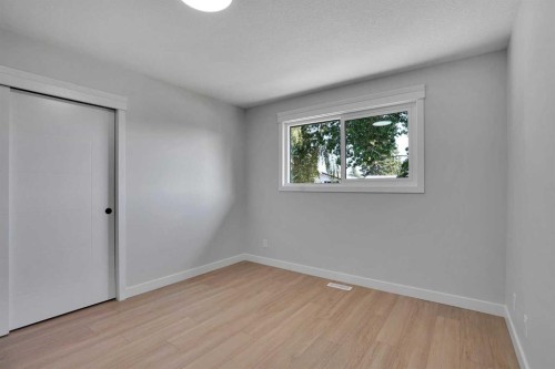 244 Huntridge Road Ne, Calgary, AB - Indoor Photo Showing Other Room