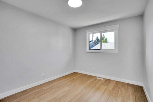 244 Huntridge Road Ne, Calgary, AB - Indoor Photo Showing Other Room