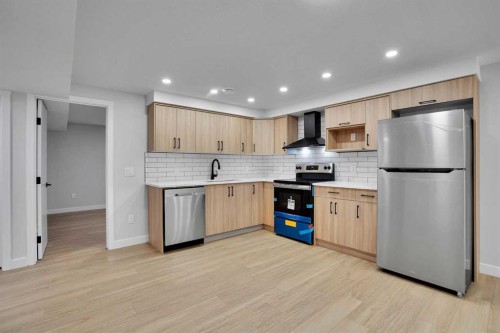244 Huntridge Road Ne, Calgary, AB - Indoor Photo Showing Kitchen