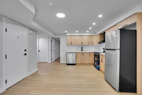 244 Huntridge Road Ne, Calgary, AB - Indoor Photo Showing Kitchen