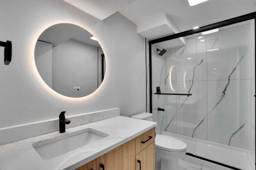 244 Huntridge Road Ne, Calgary, AB - Indoor Photo Showing Bathroom