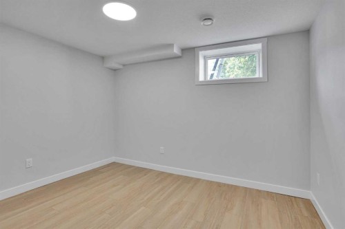 244 Huntridge Road Ne, Calgary, AB - Indoor Photo Showing Other Room