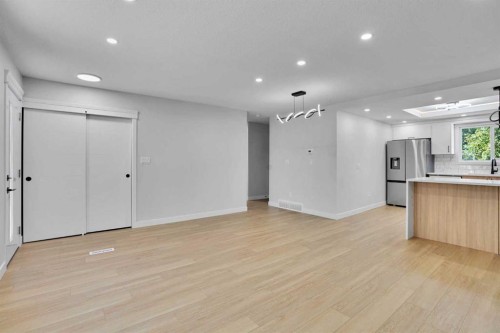 244 Huntridge Road Ne, Calgary, AB - Indoor Photo Showing Kitchen