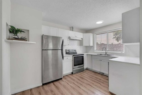 27 Dovercrest Way Se, Calgary, AB - Indoor Photo Showing Kitchen