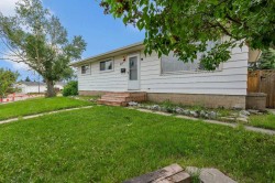 27 Dovercrest Way SE Calgary, AB T3B 1X1