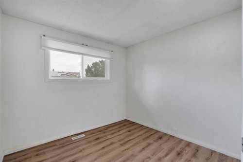 27 Dovercrest Way Se, Calgary, AB - Indoor Photo Showing Other Room